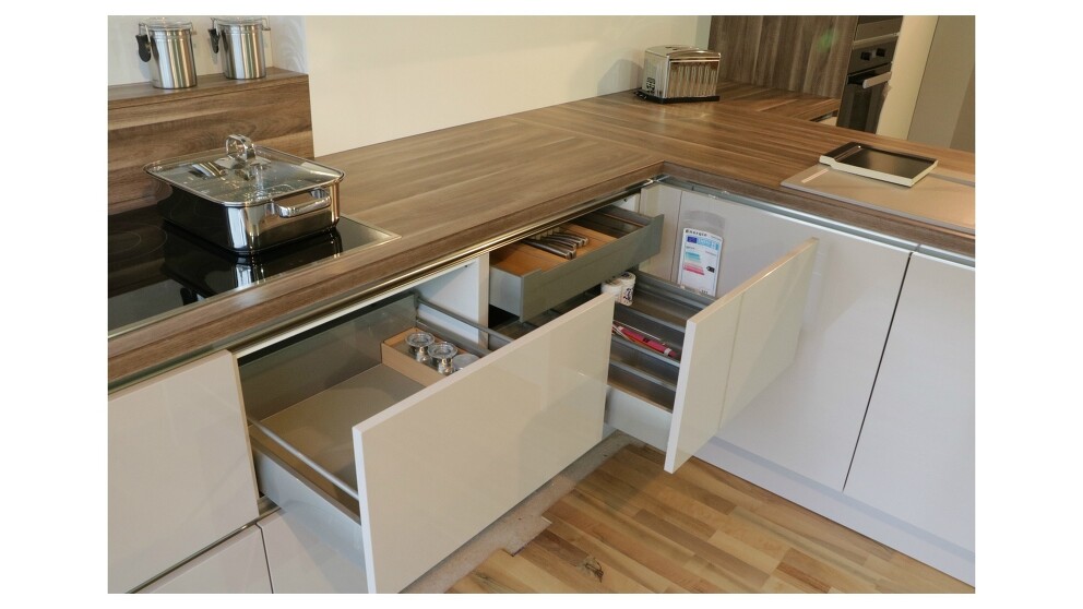 Häcker _ Küche mit Halbinsel